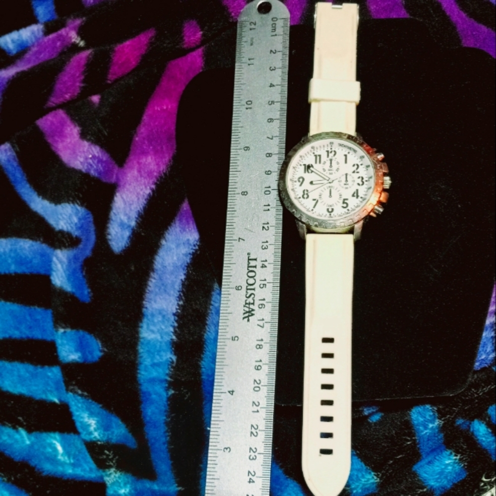 Water Resistant Base Metal Stainless Steel Back White Silicone Watch